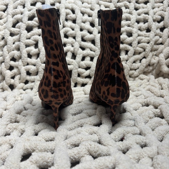 Steve Madden Leopard Print Kitten Heel Ankle Boots Size 7.5M Zip Pointed Toe NEW - Picture 2 of 4